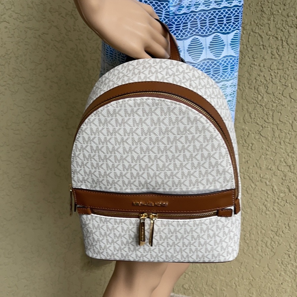 MICHAEL KORS Kenly Medium Backpack Signature Vanilla Bag - Picture 12 of 16